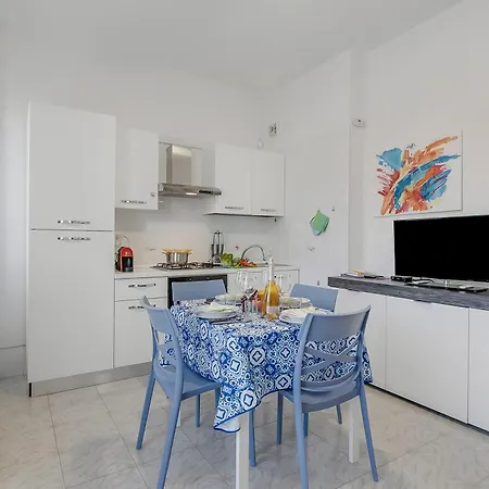 Verdi Flat With Balcony - Happy